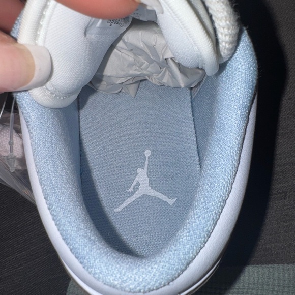 Air Jordan 1 low Women's Pink and White Sneakers - Picture 13 of 16